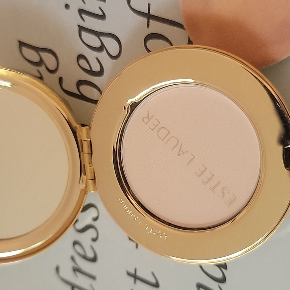 ESTEE LAUDER Gold Tiger Compact - Picture 4 of 4